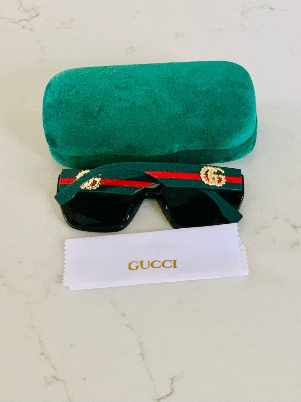 Gucci Women's Black Oversized Square Sunglasses GG1402S Corner GG Logo Case
